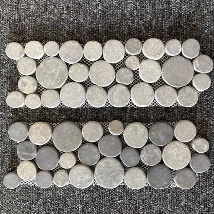 Galets ronds gris clair et mixte