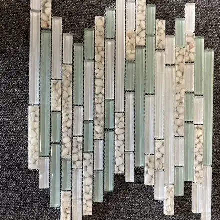 Lamelles verre d’eau et galets